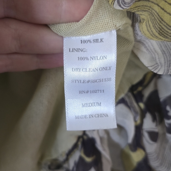 Gibson 100% Silk Bubble Tank Top Size Medium Grey Yellow Floral - Picture 5 of 5